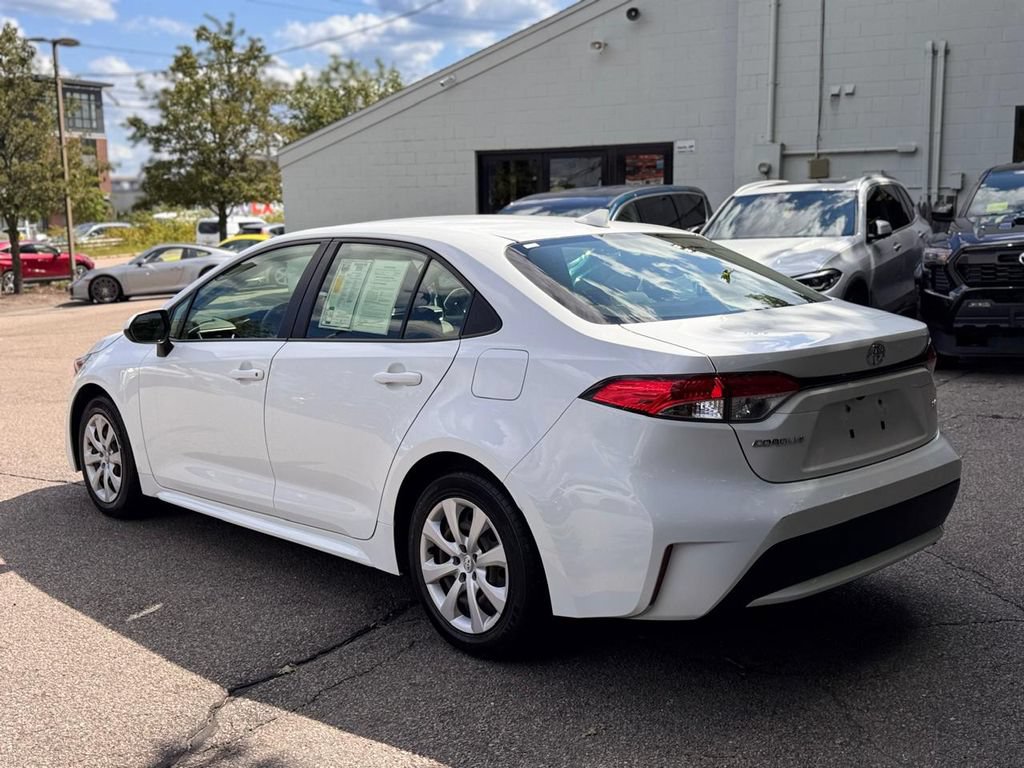 Used 2021 Toyota Corolla LE w/ Carpet Mat Package (TMS) FWD image 4
