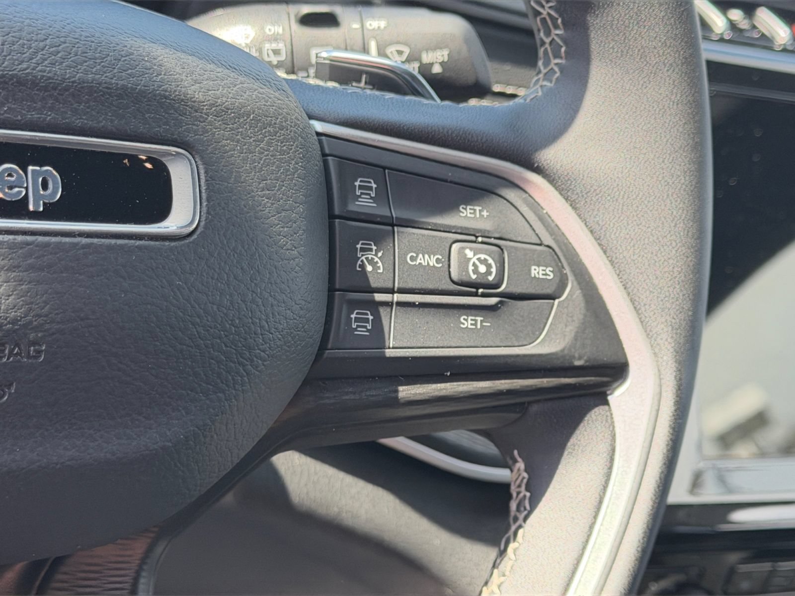 Used 2024 Jeep Grand Cherokee Altitude AWD/4WD image 26
