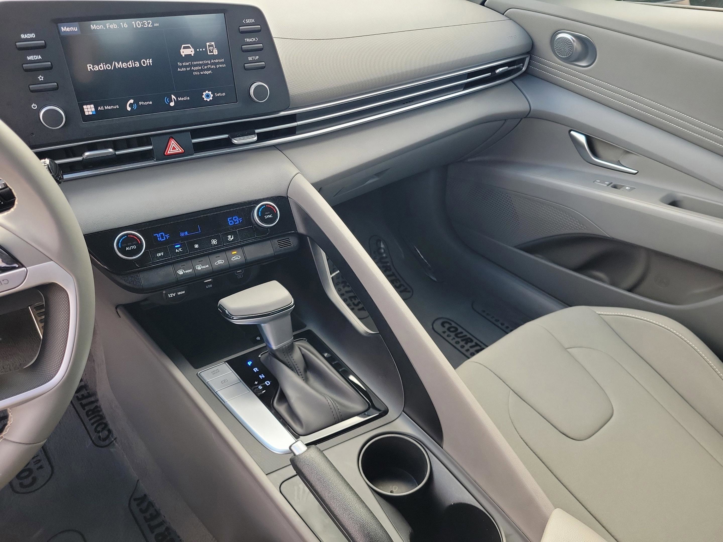 Certified 2025 Hyundai Elantra Sport image 31