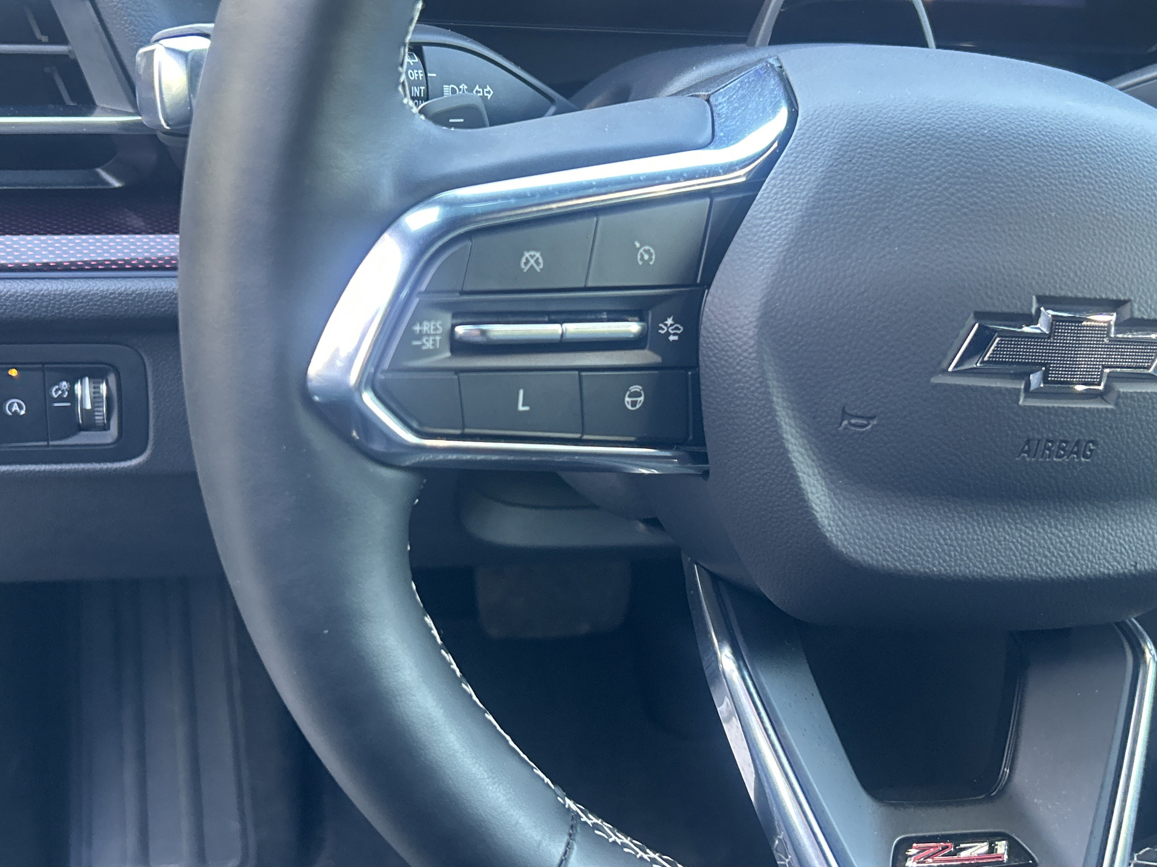 Used 2025 Chevrolet Traverse Z71 w/ Enhanced Driving Package AWD/4WD image 19