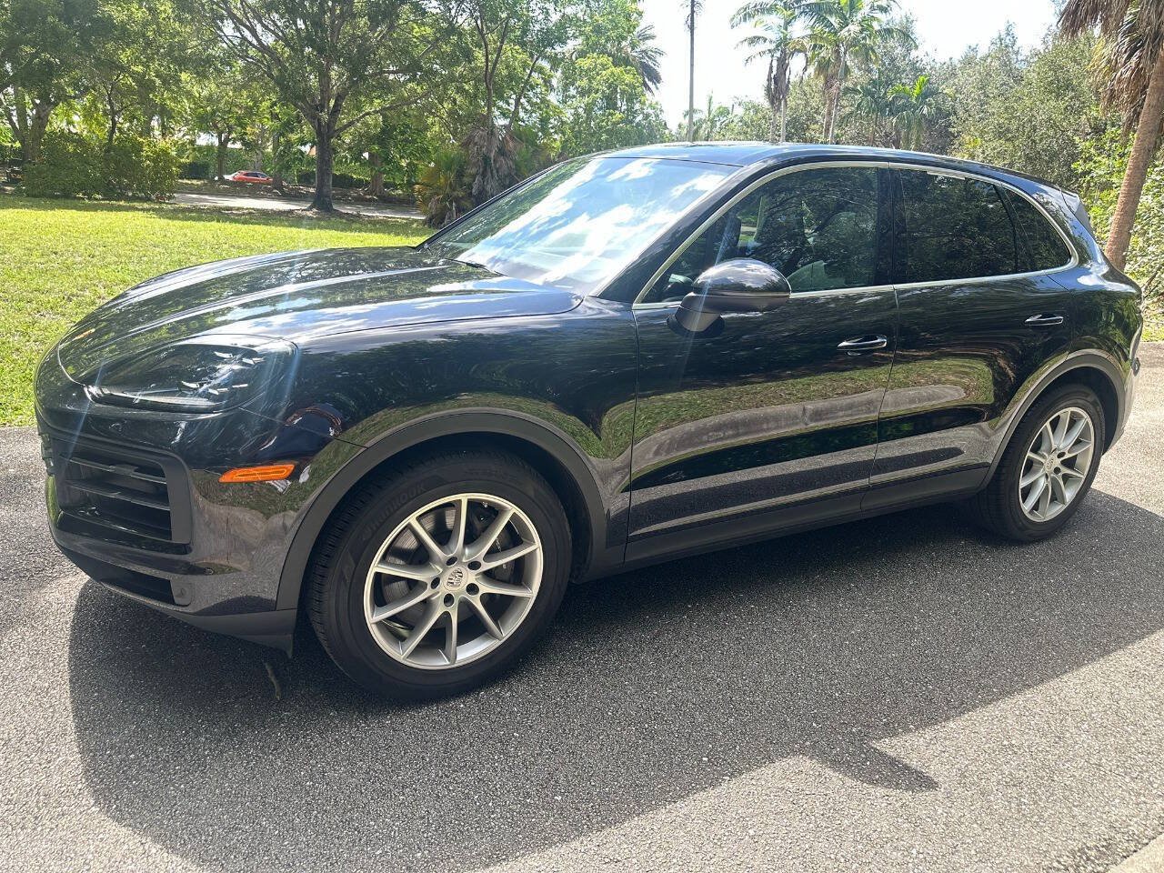 Used 2024 Porsche Cayenne AWD/4WD image 3