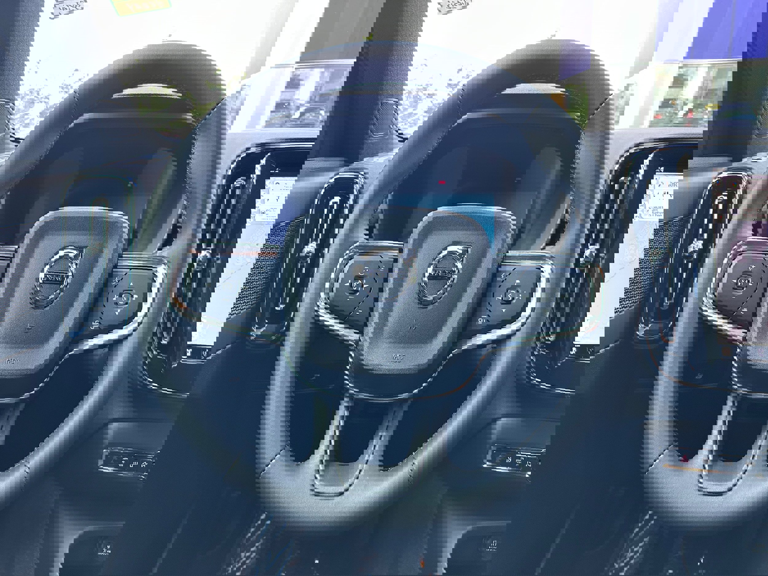 Used 2025 Volvo EX40 Core image 19