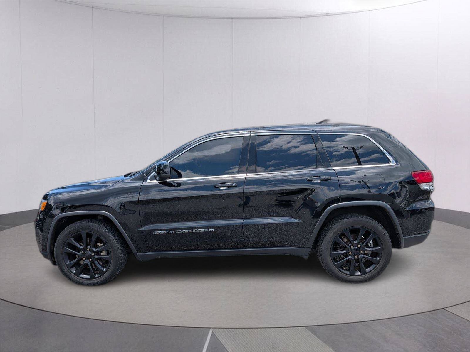 Used 2022 Jeep Grand Cherokee Laredo E RWD image 5