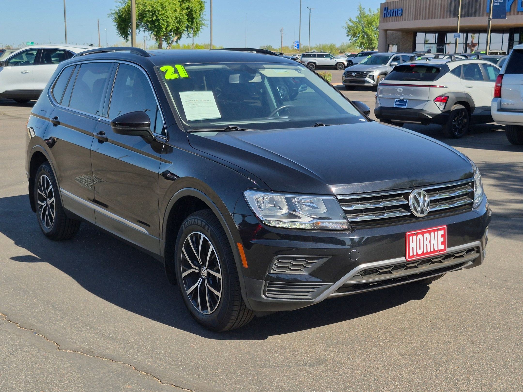 Used 2021 Volkswagen Tiguan SE w/ Panoramic Sunroof Package FWD image 3