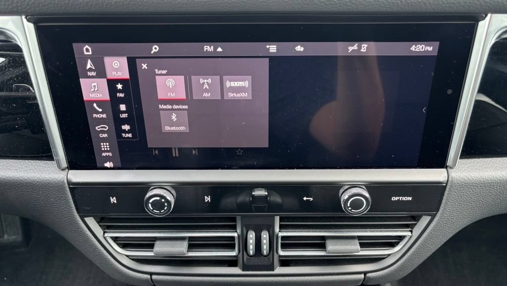 Certified 2023 Porsche Macan AWD/4WD image 33