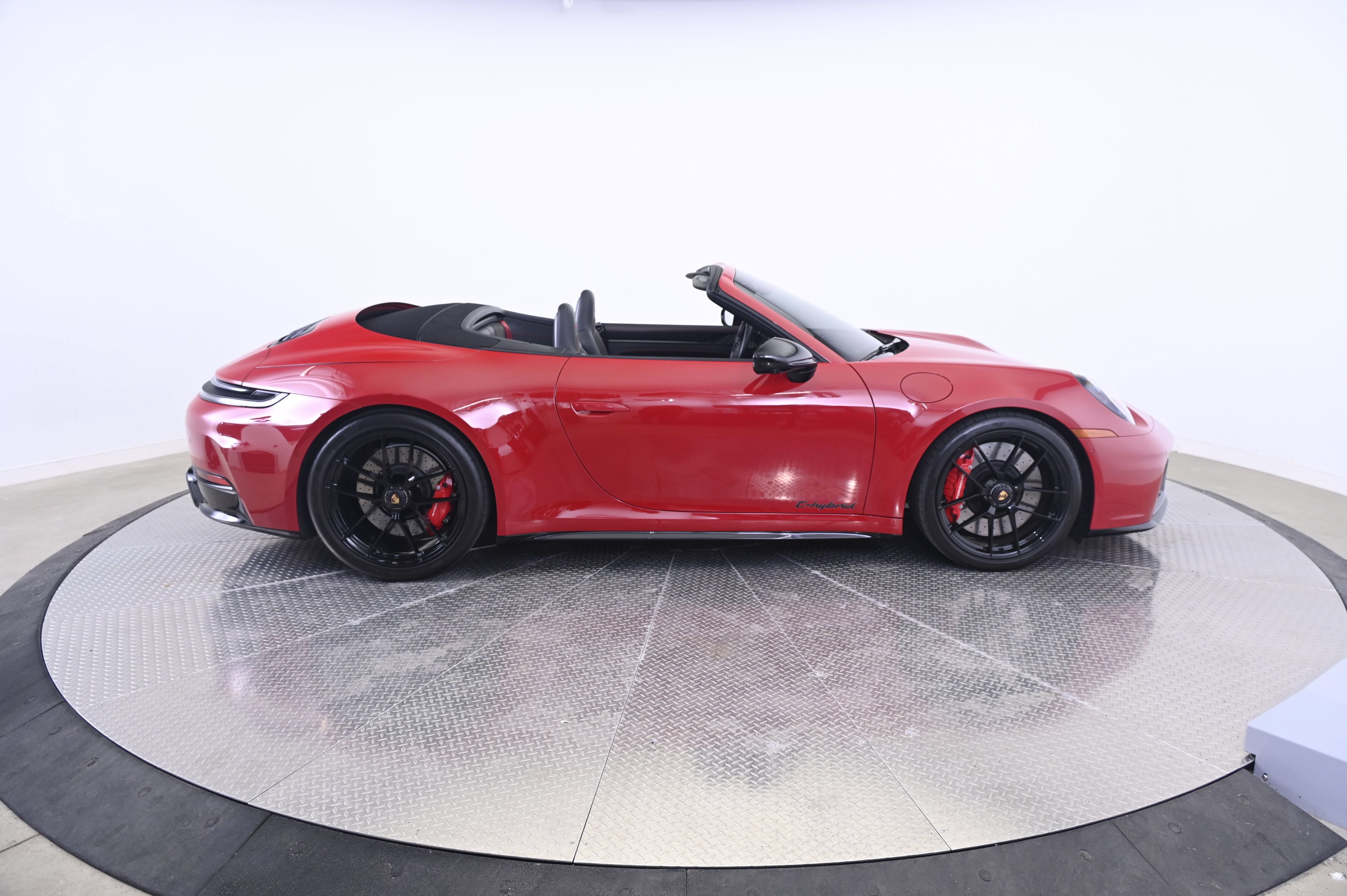 Certified 2025 Porsche 911 Carrera GTS RWD image 8