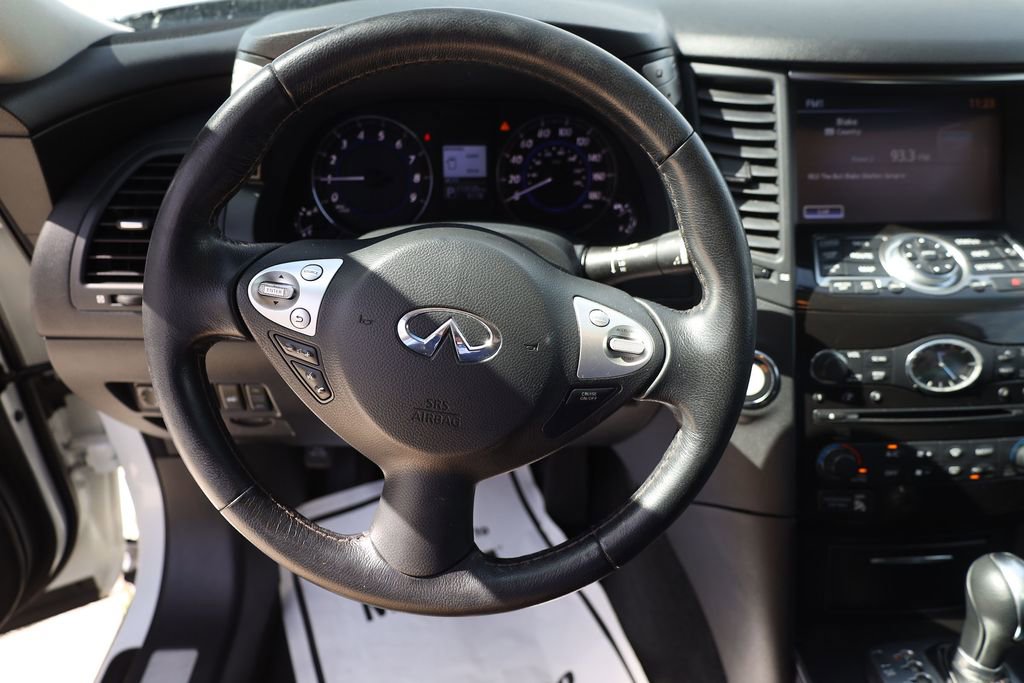 Used 2017 INFINITI QX70 AWD w/ Premium Package image 13