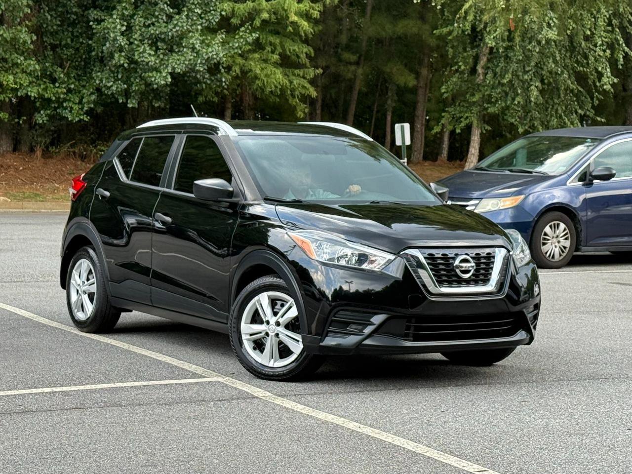 Used 2018 Nissan Kicks S image 3