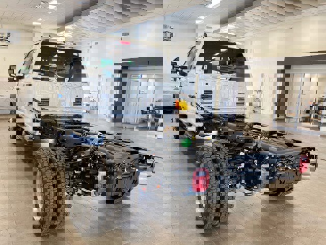 New 2025 Ford F550 4x4 Crew Cab image 5