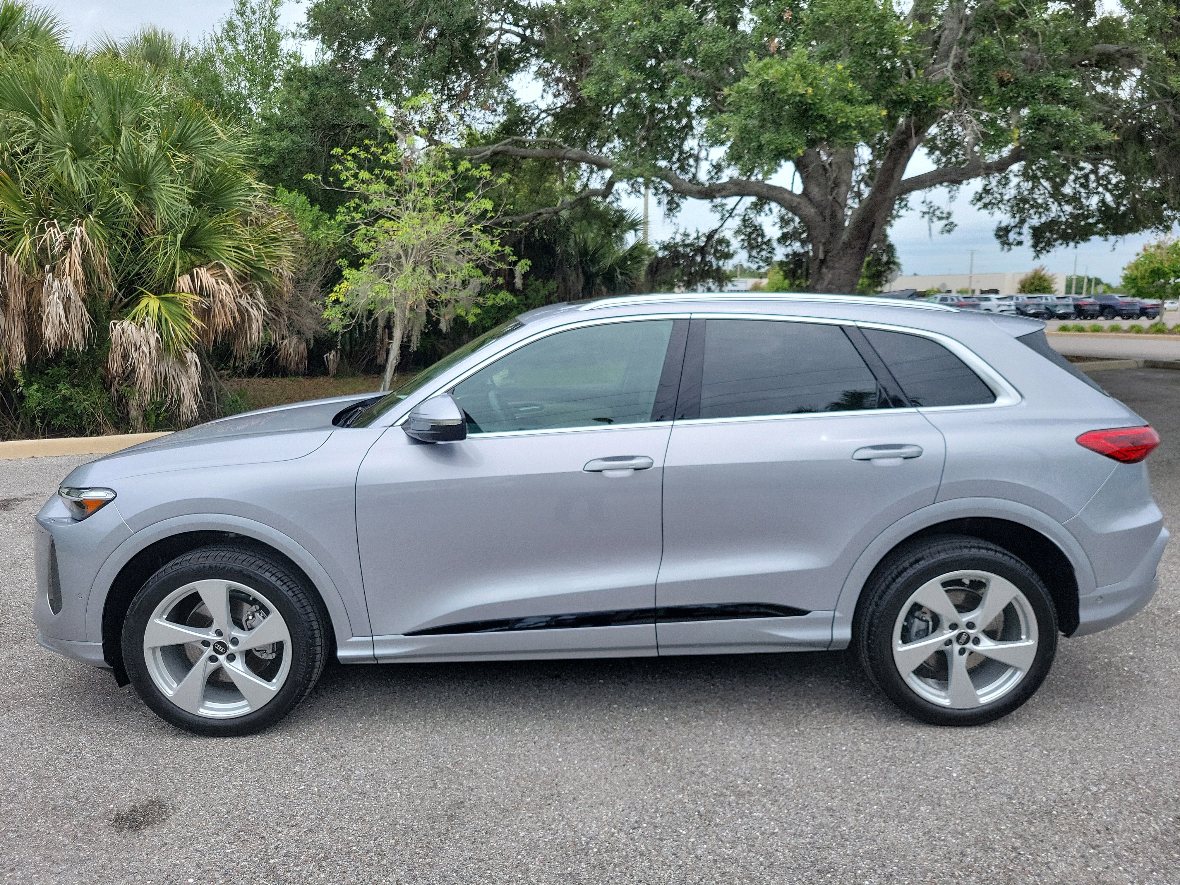 Certified 2025 Audi Q5 Premium Plus w/ Premium Plus AWD/4WD image 7