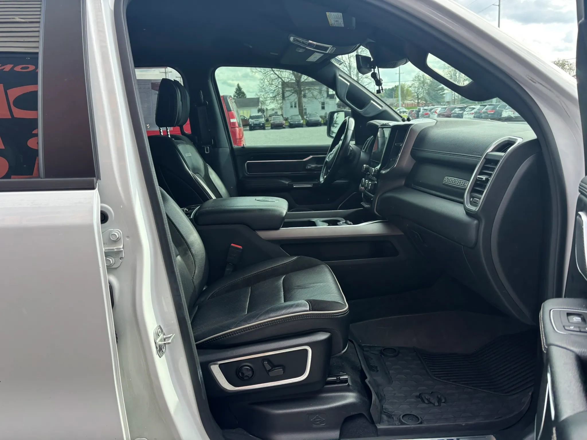 Used 2021 RAM 1500 Laramie AWD/4WD image 15