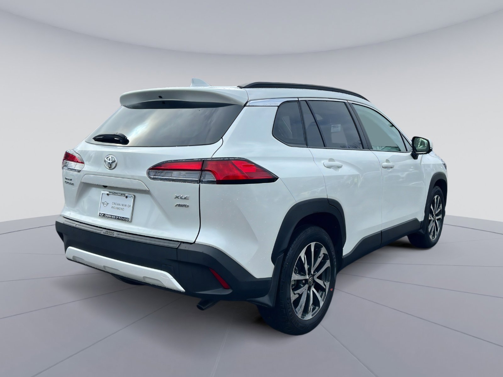 Used 2023 Toyota Corolla Cross XLE w/ Convenience Package image 5