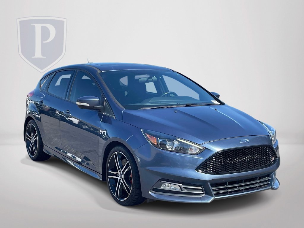 Used 2018 Ford Focus ST w/ Equipment Group 402A FWD image 2