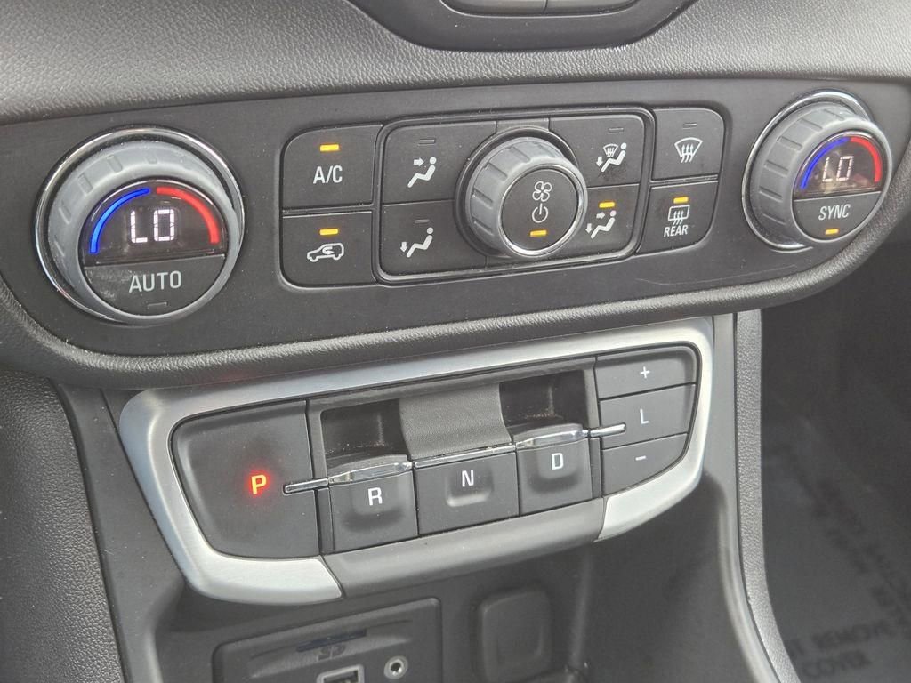 Used 2024 GMC Terrain SLT image 28