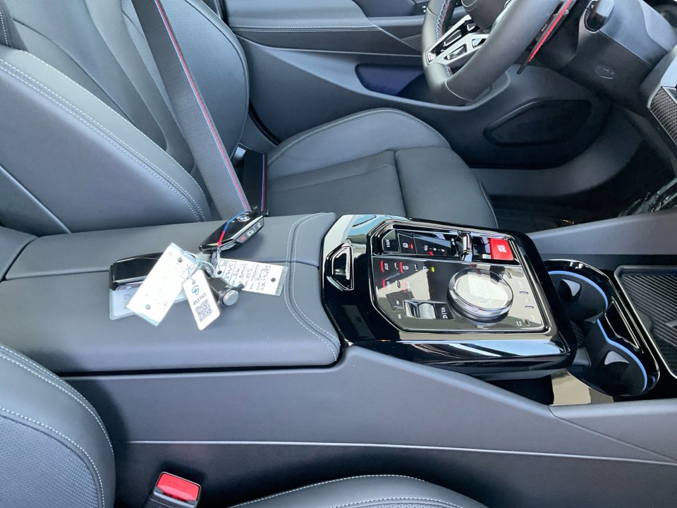 Used 2026 BMW M5 w/ Executive Package image 34