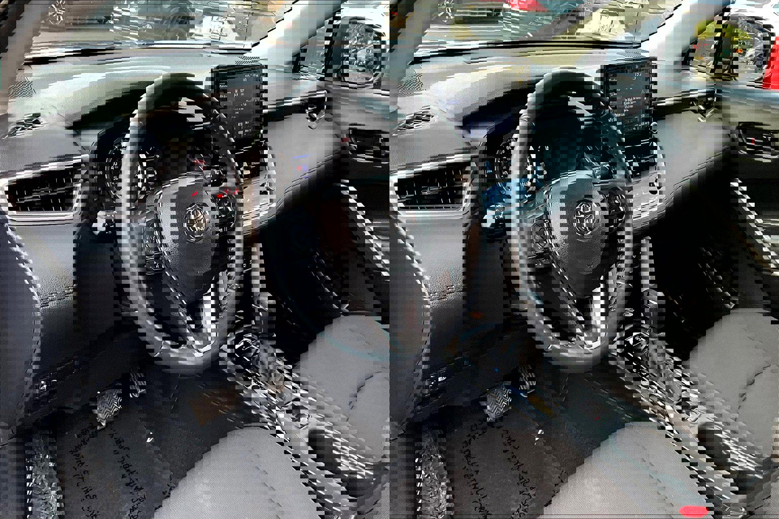 Used 2022 Toyota Corolla Cross LE image 13