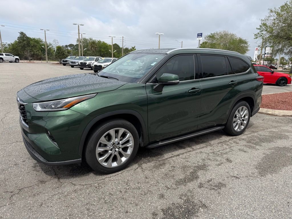 Used 2023 Toyota Highlander Limited image 13