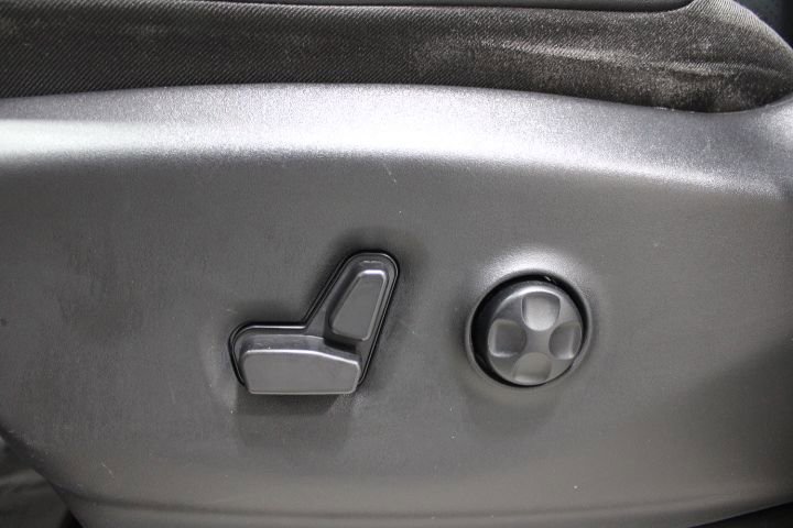 Used 2024 Chrysler Pacifica Touring-L image 21