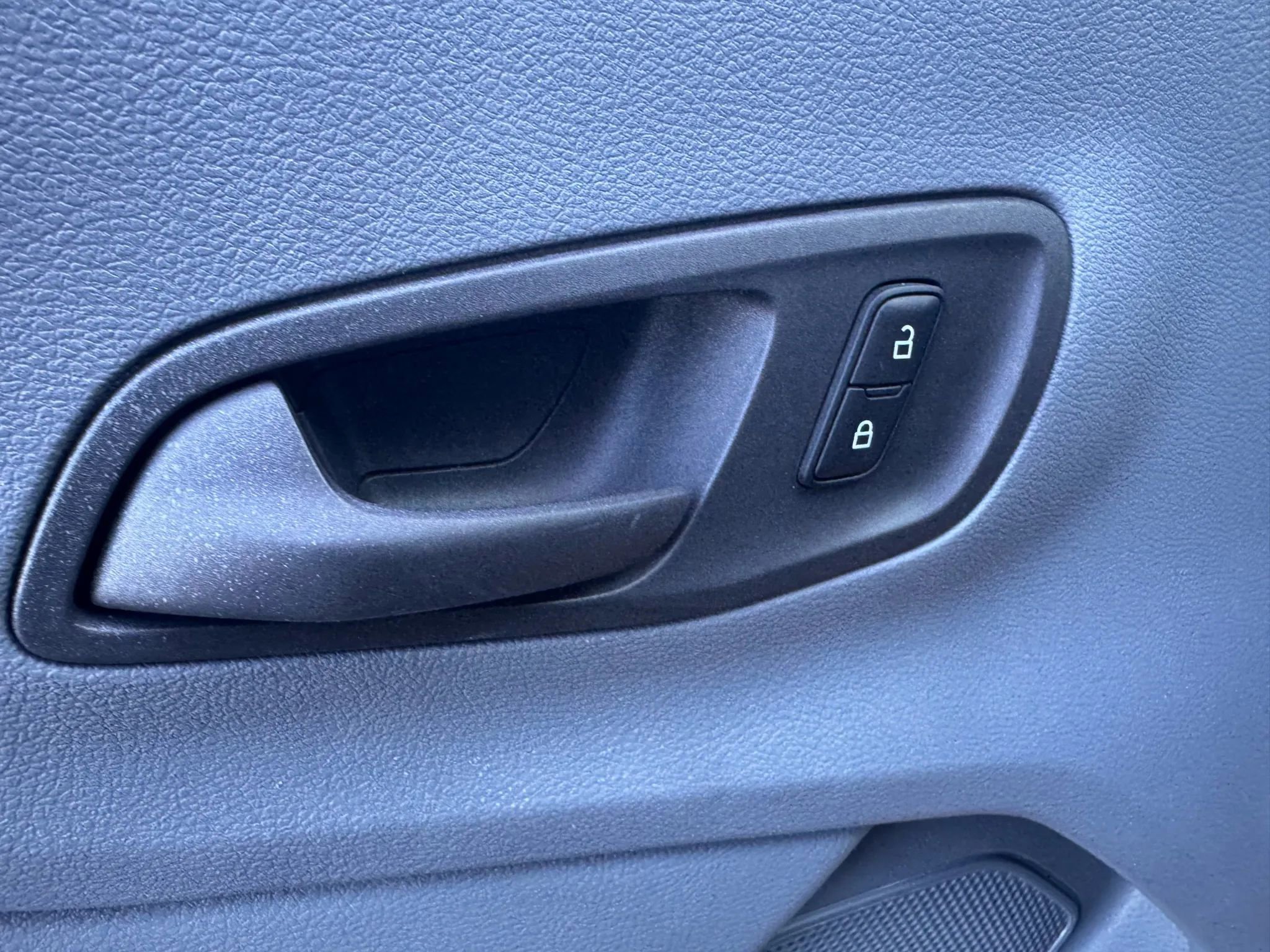 Used 2018 Ford Transit 250 130 Low Roof image 14