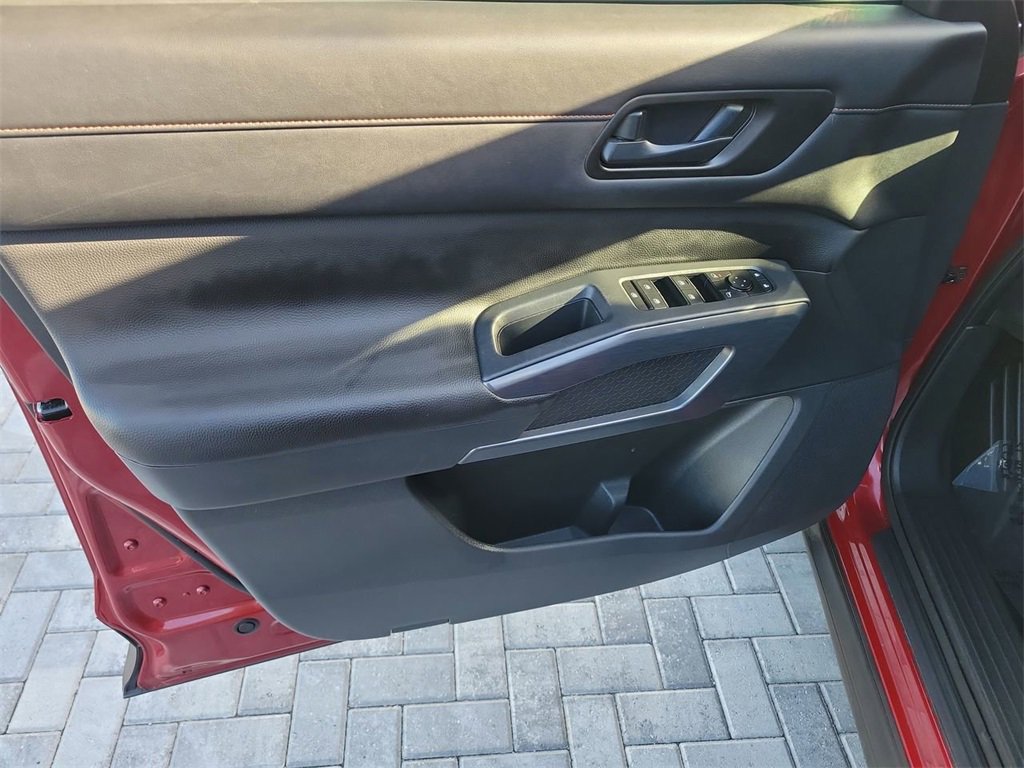 Used 2025 Nissan Pathfinder Rock Creek image 23