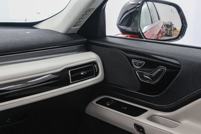 Used 2025 Lincoln Aviator AWD image 27