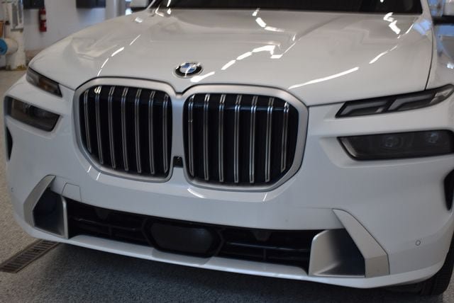 Used 2024 BMW X7 xDrive40i AWD/4WD image 14