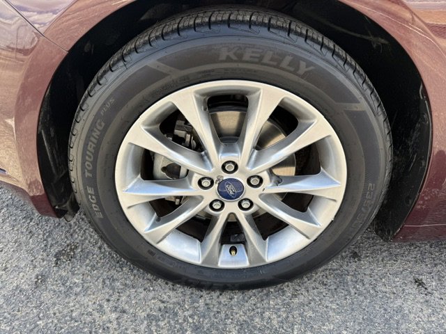 Used 2017 Ford Fusion SE w/ Fusion SE Technology Package image 9