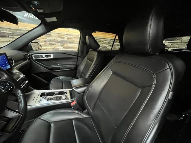 Used 2020 Ford Explorer XLT w/ Equipment Group 202A AWD/4WD image 12