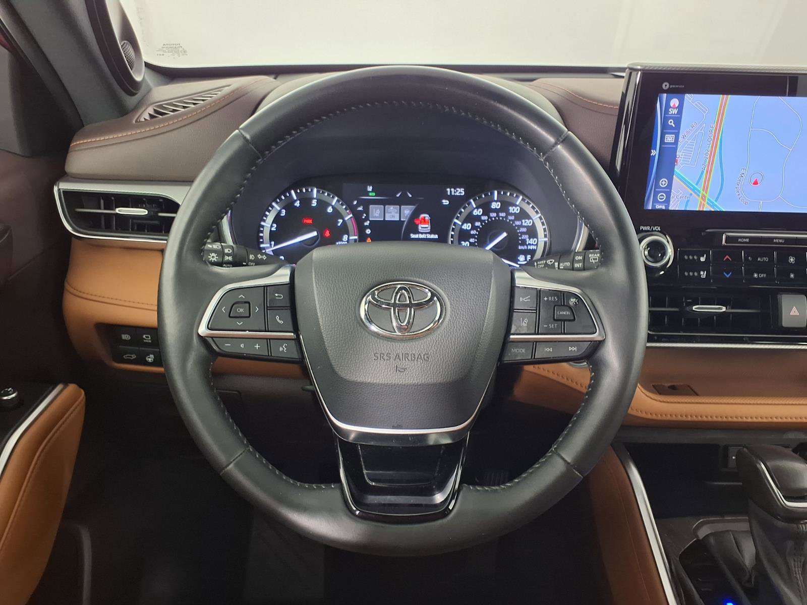 Used 2021 Toyota Highlander Platinum FWD image 16