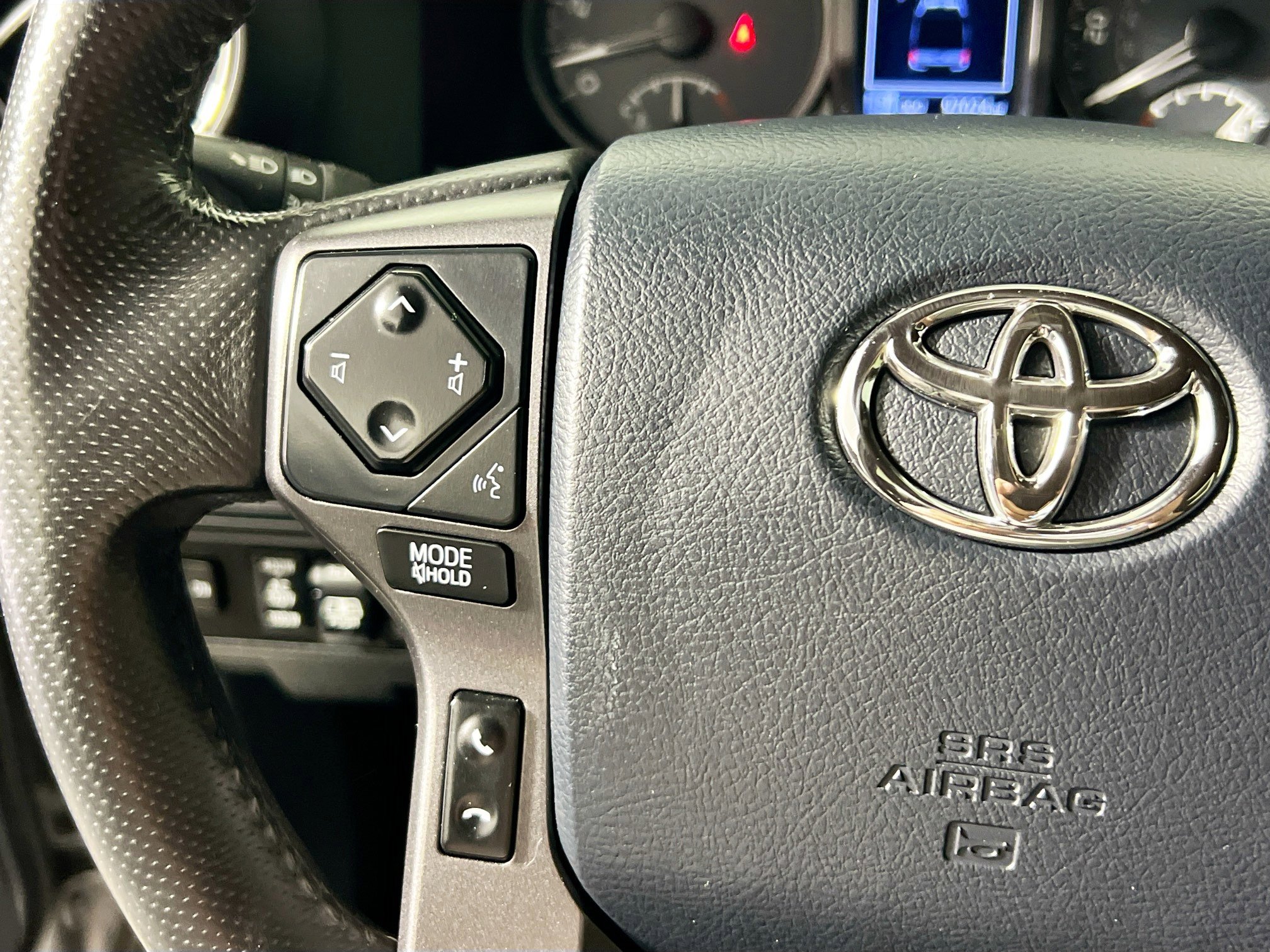 Used 2017 Toyota Tacoma TRD Sport w/ Tow Package (A/T) image 17