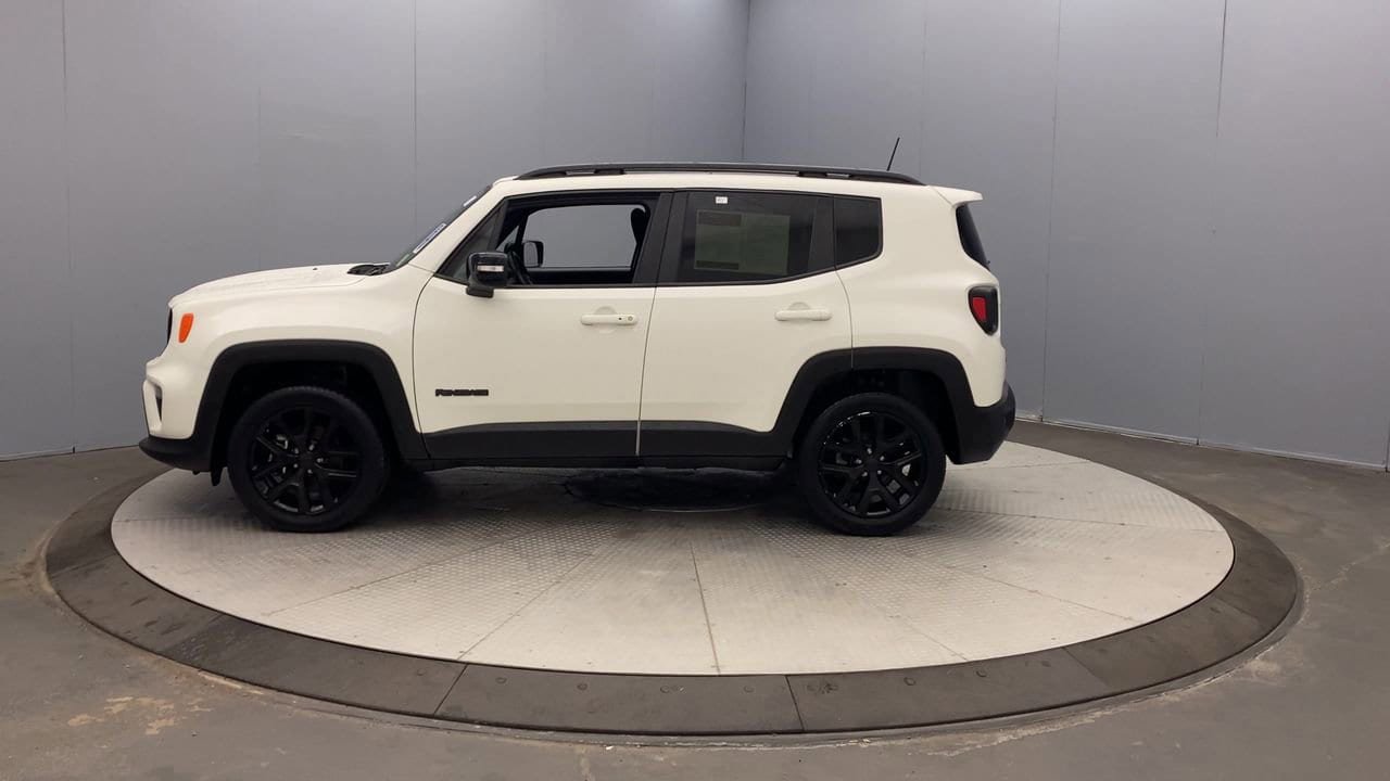 Used 2022 Jeep Renegade Altitude w/ Sun/Sound Group AWD/4WD image 2