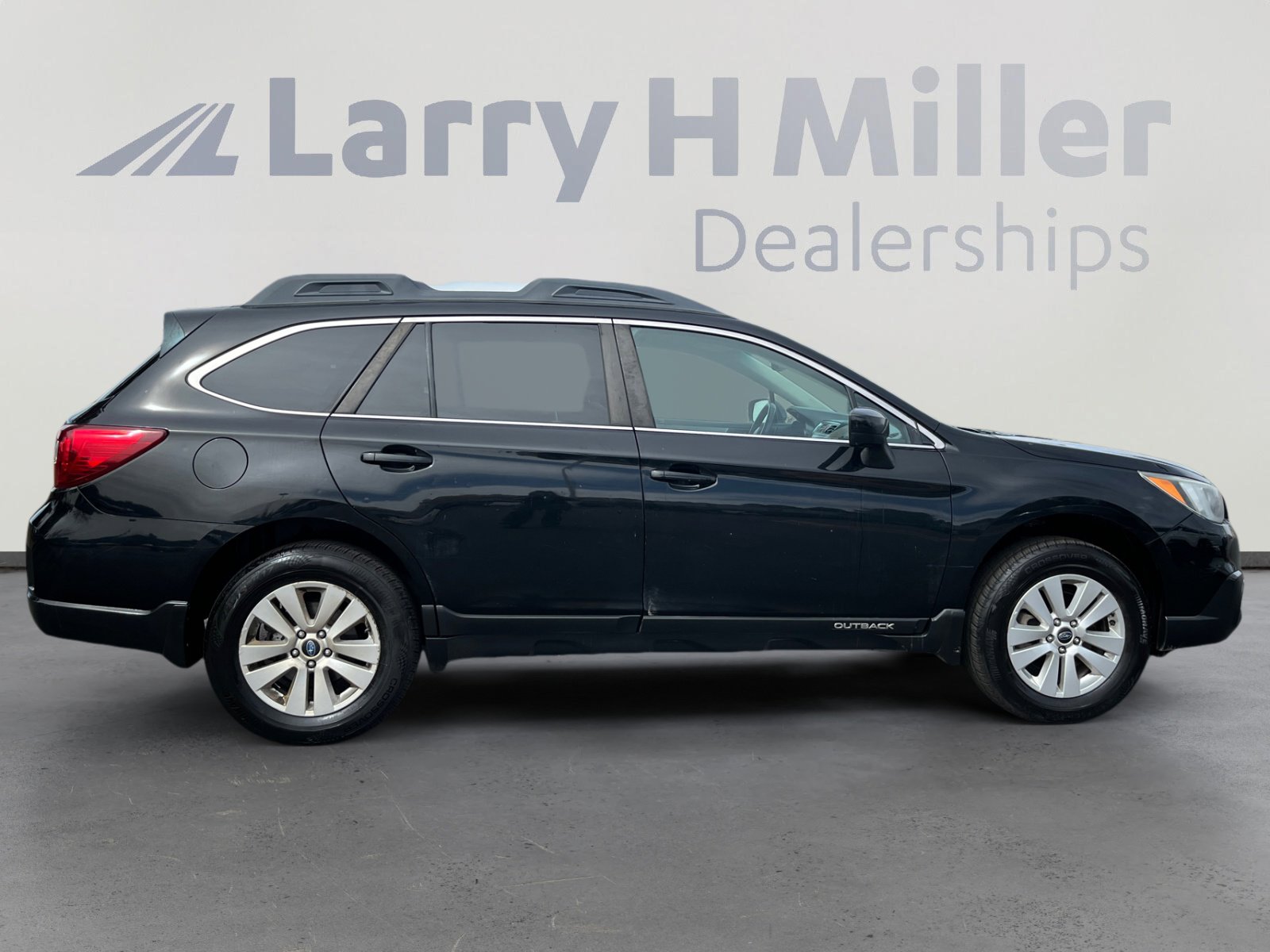 Used 2017 Subaru Outback 2.5i Premium AWD/4WD image 6