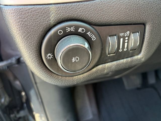 Used 2018 Jeep Cherokee Latitude Plus FWD image 18