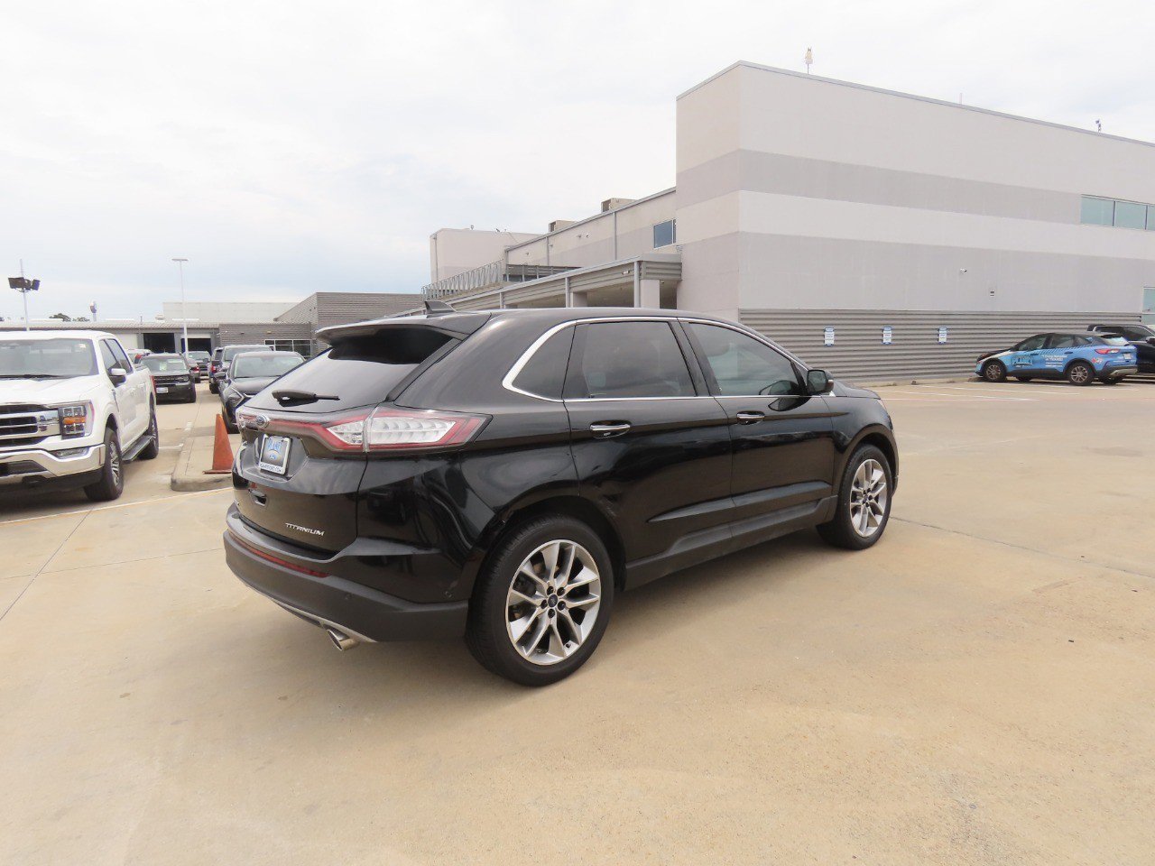 Used 2017 Ford Edge Titanium w/ Equipment Group 302A FWD image 11