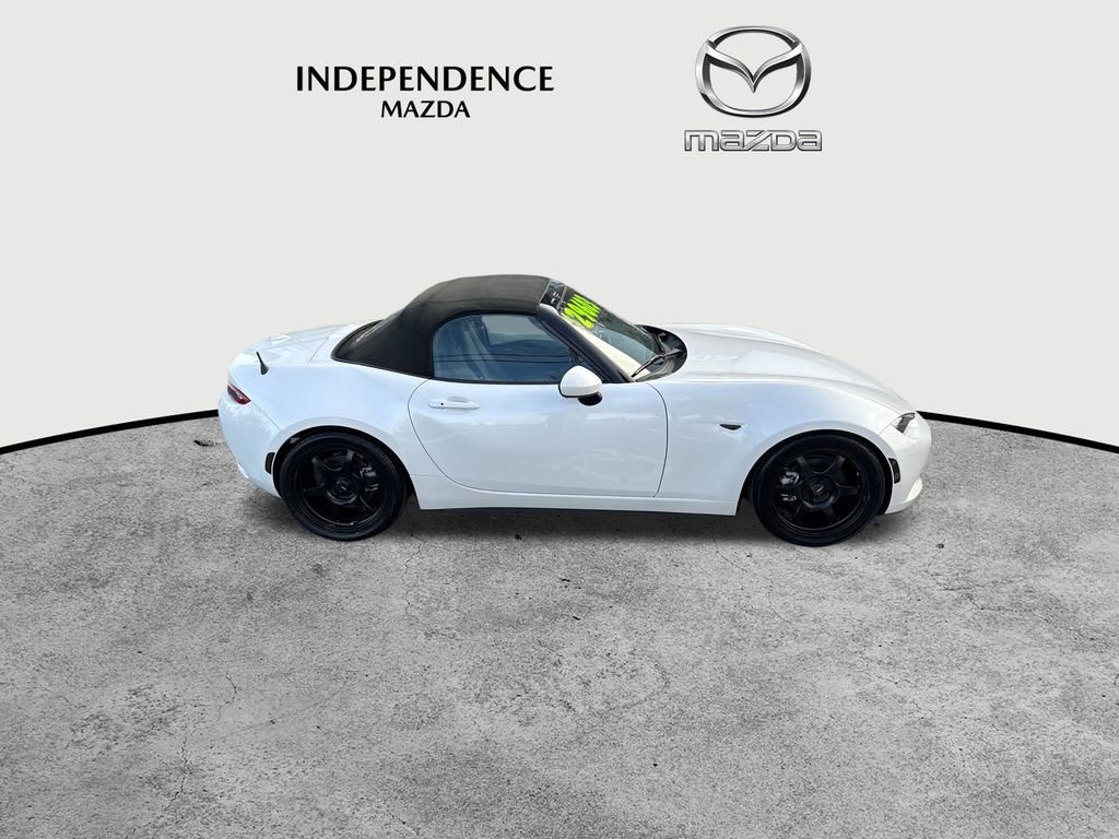 Used 2021 MAZDA MX-5 Miata Grand Touring image 2