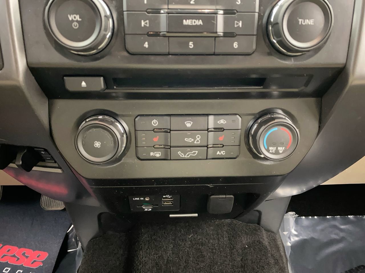 Used 2015 Ford F150 XLT w/ Equipment Group 302A Luxury AWD/4WD image 21