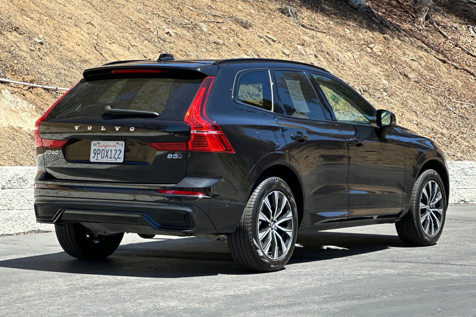 Certified 2025 Volvo XC60 B5 Plus AWD/4WD image 4