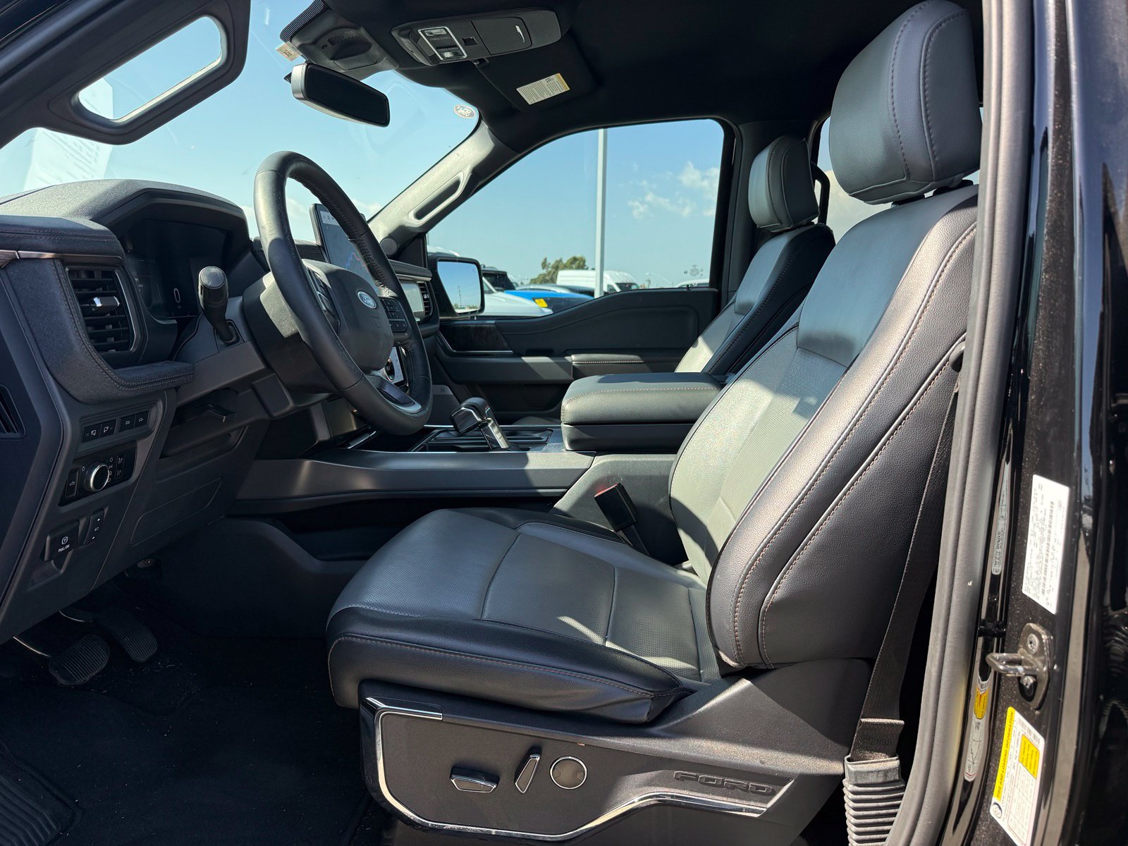 Used 2023 Ford F150 Lightning Lariat AWD/4WD image 5