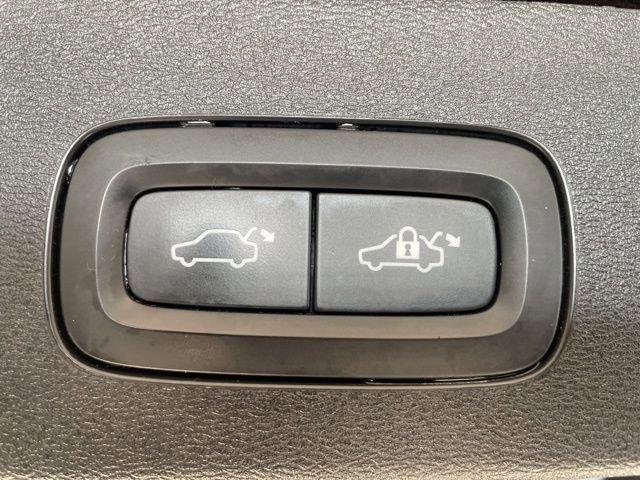 Used 2021 Volvo V60 T5 Cross Country w/ Climate Package image 10