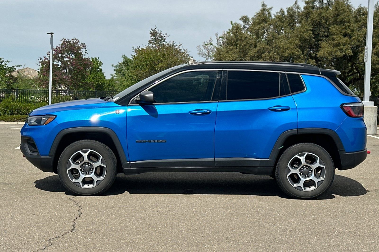 Used 2022 Jeep Compass Trailhawk image 7