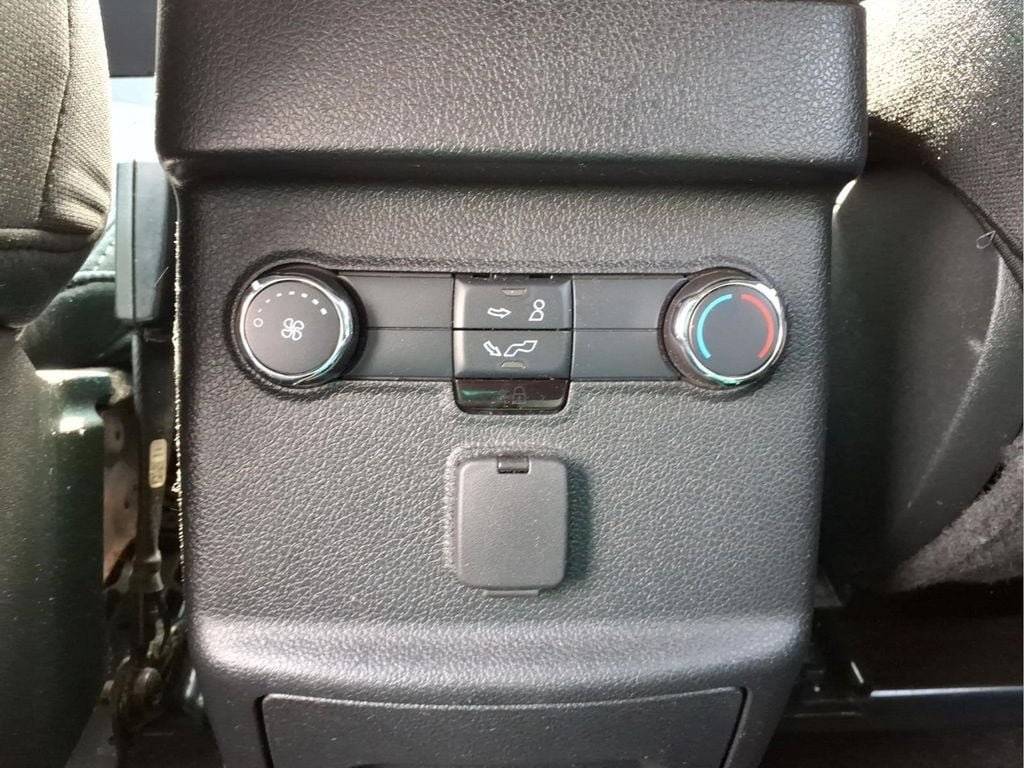 Used 2017 Ford Explorer XLT FWD image 27