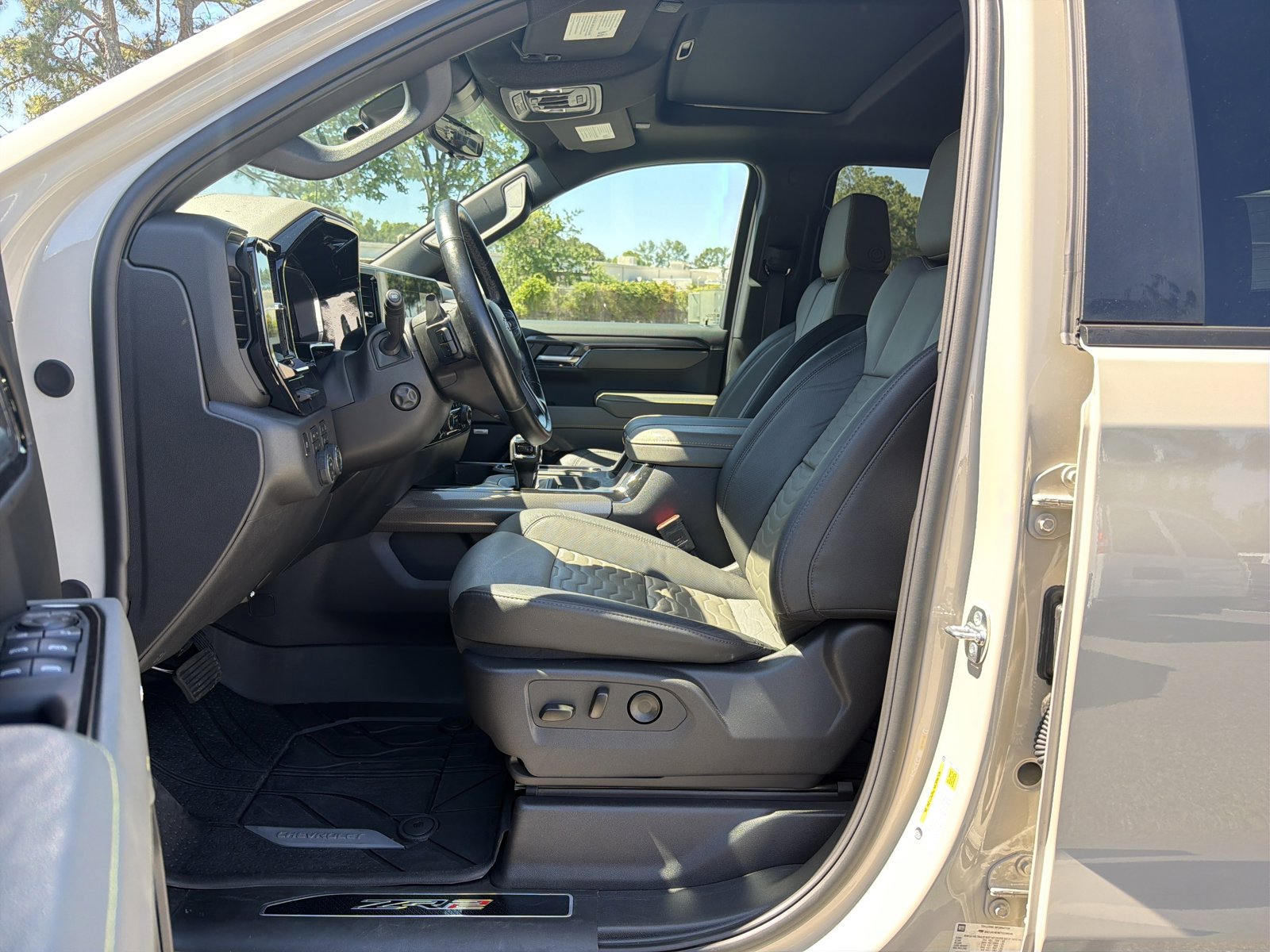 Used 2026 Chevrolet Silverado 1500 ZR2 w/ Dark Appearance Package AWD/4WD image 13