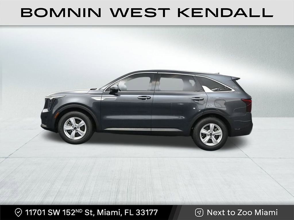 Used 2024 Kia Sorento LX image 2