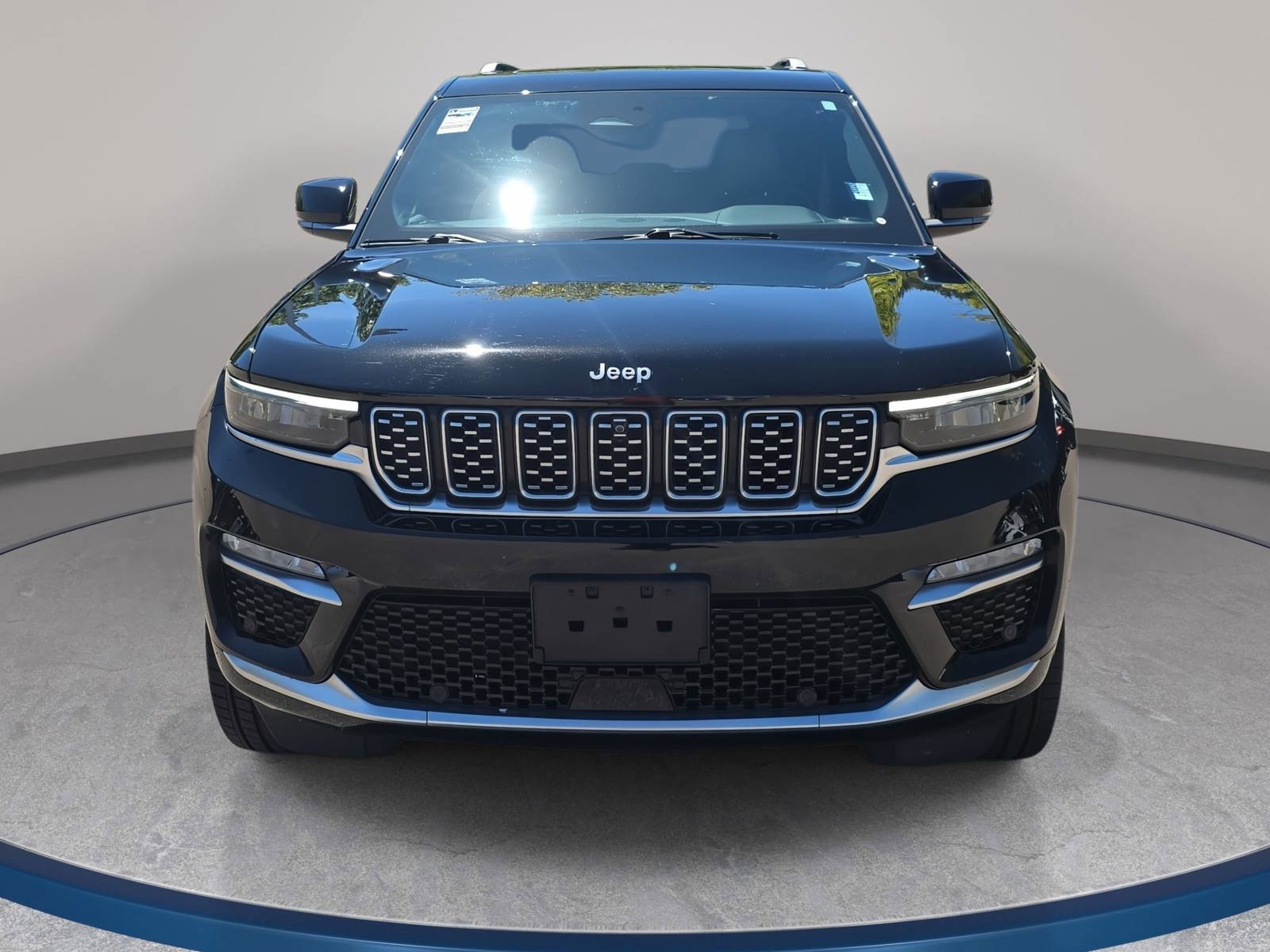 Used 2023 Jeep Grand Cherokee Summit image 2