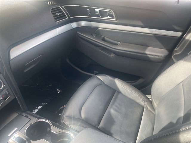 Used 2017 Ford Explorer XLT w/ Equipment Group 202A image 51