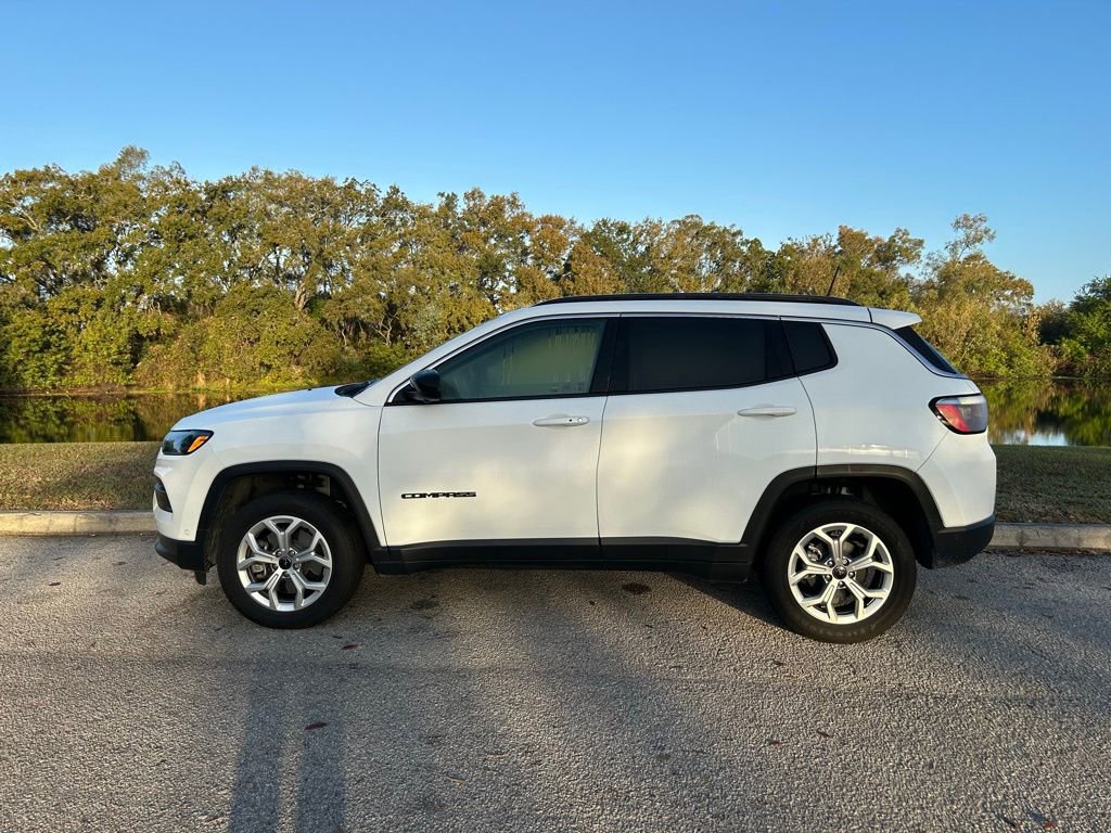 Used 2025 Jeep Compass Latitude w/ Convenience Group image 2