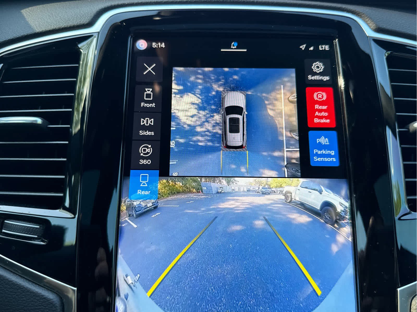 Certified 2024 Volvo XC90 B6 Ultimate w/ Lounge Package image 32