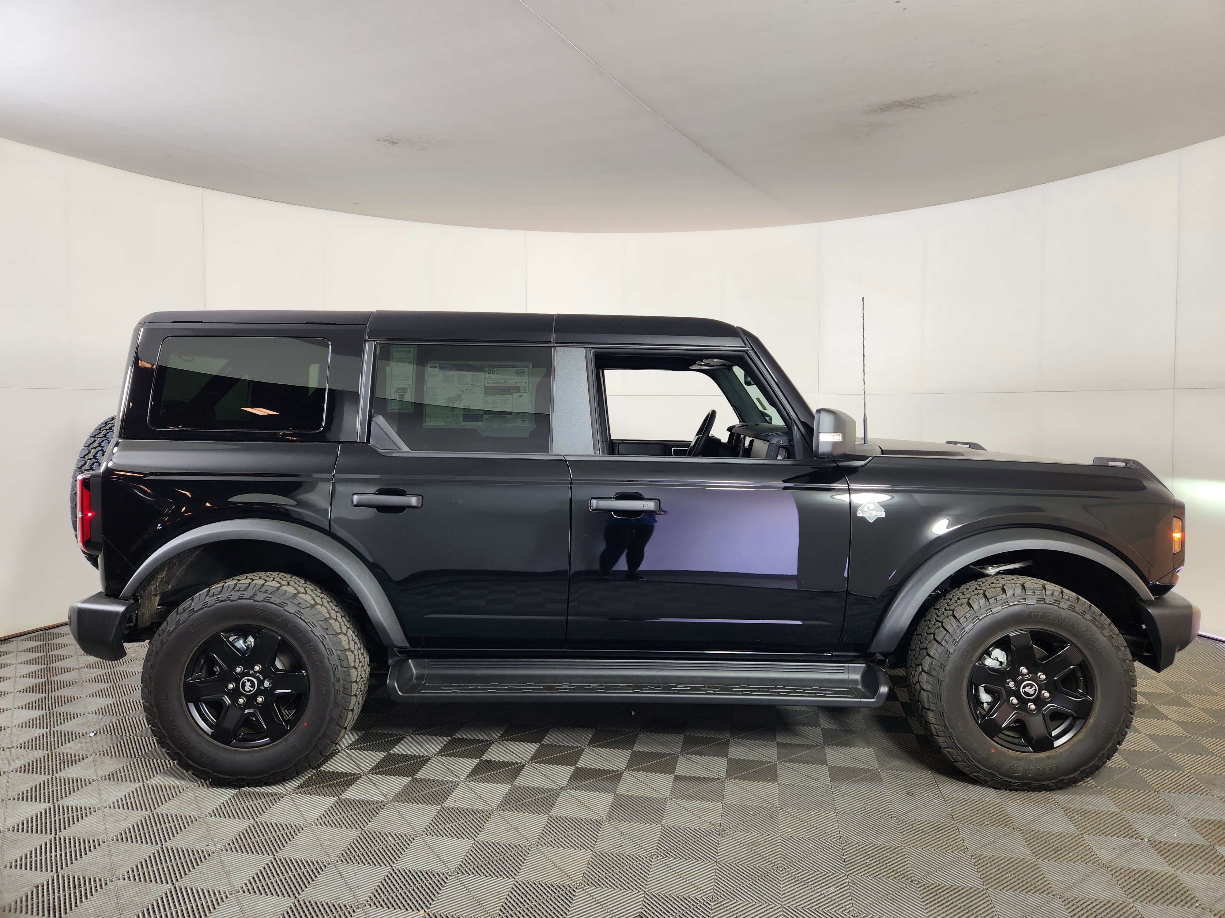 New 2025 Ford Bronco Outer Banks image 8