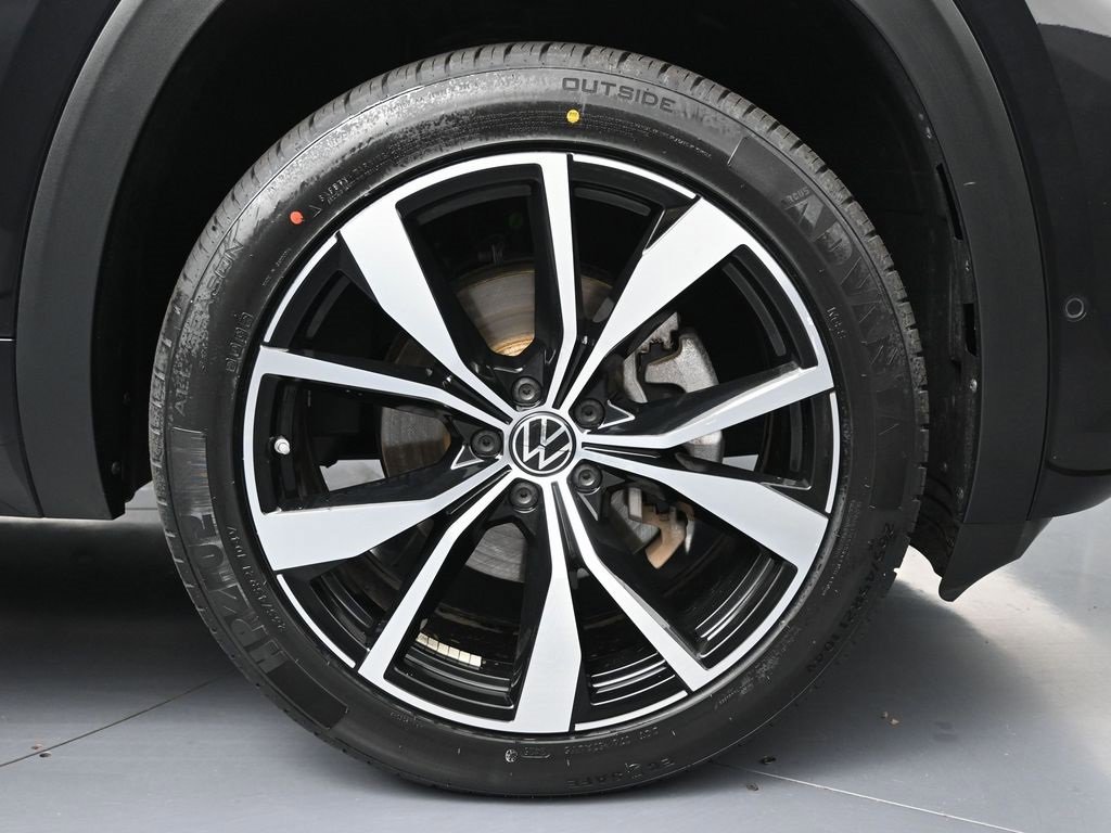 Used 2024 Volkswagen Atlas Cross Sport SEL Premium R-Line image 13