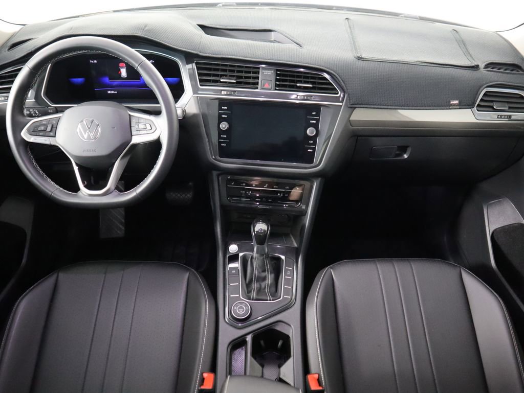 Used 2022 Volkswagen Tiguan SE w/ Panoramic Sunroof Package image 13